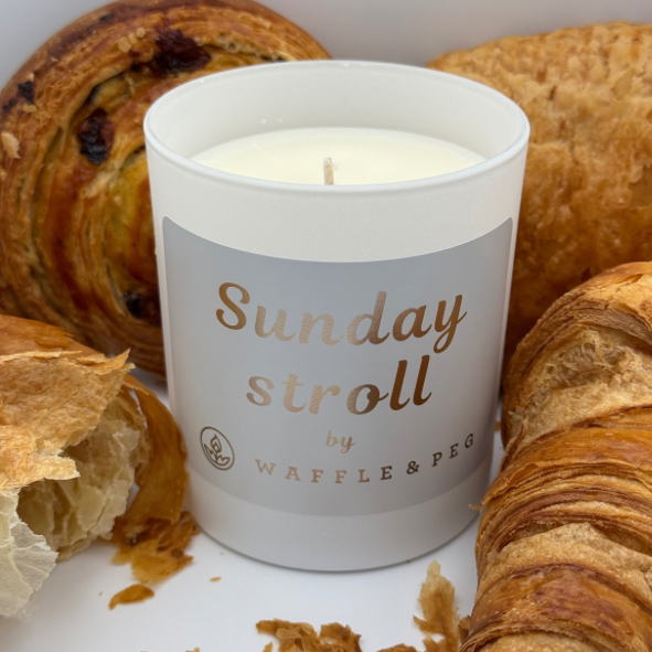 Sunday stroll candle - white